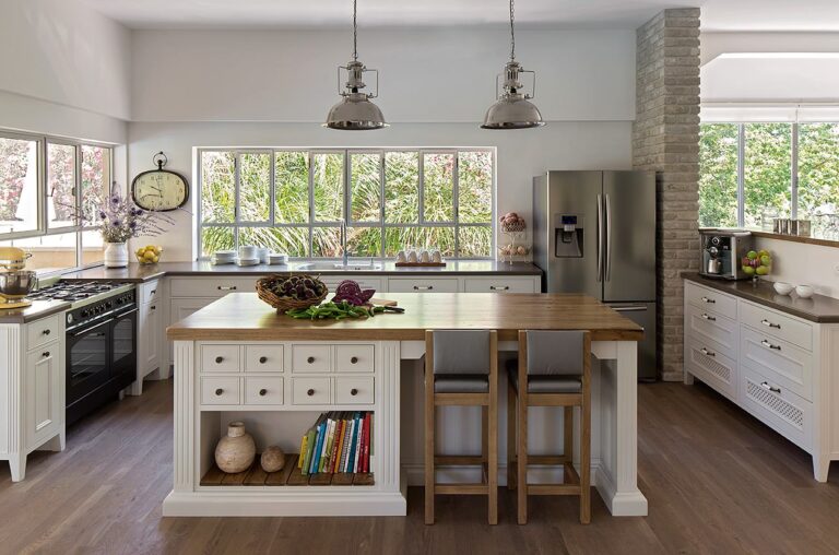 מטבח קלאסי בסנגון כפרי מודרני למשפחת DA