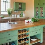 מטבח כפרי קלאסי בצבע ירוק